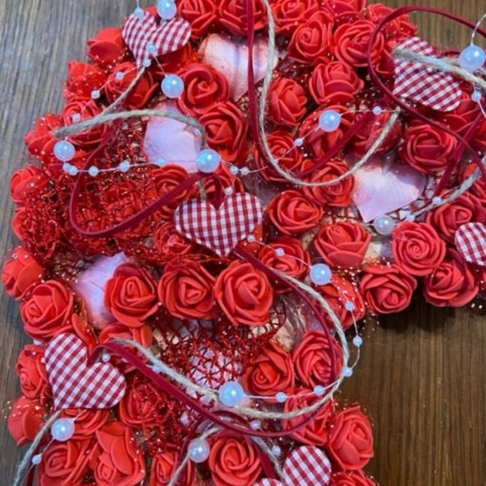 LITE PINK & RED ROSE WOOD HEART WREATH - Picture 6 of 9